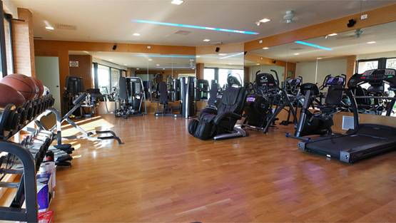 स्वीमिंग पूल से प्ले ग्राउंड तक, इस रेसॉर्ट में होगी विराट अनुष्का की शादी