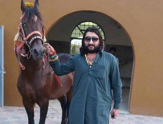 गोल्ड, हथियार, जंगली चीते... पाक के जफर का शाही अंदाज़ देख दंग रह जाएंगे