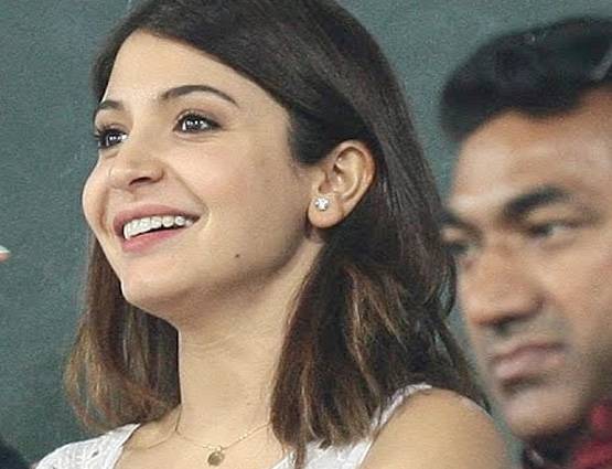 विराट की लेडी लक हैं अनुष्का, मुश्किल घड़ी में दिया बॉयफ्रेंड का साथ