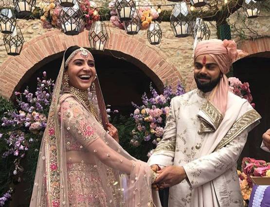 रिंग सेरेमनी से मेहंदी तक, विराट-अनुष्का ने ऐसे लिए सात फेरे