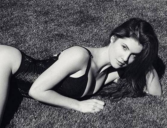 'तंगी' से जूझ रही है ये मॉडल, शाहरुख-सलमान से मांग रही काम