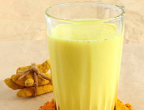 फिटनेस और अच्छी नींद के लिए रोजाना पिएं हल्दी वाला दूध