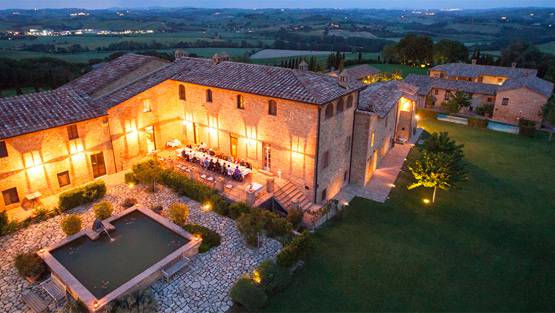 शादी के बंधन में बंधे विराट-अनुष्का, देखें VENUE की तस्वीरें