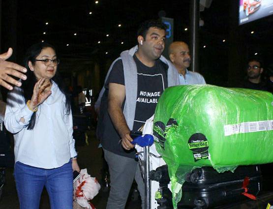 PHOTOS: मुंबई लौटा अनुष्का का परिवार, लेकिन कहां हैं VIRUSHKA