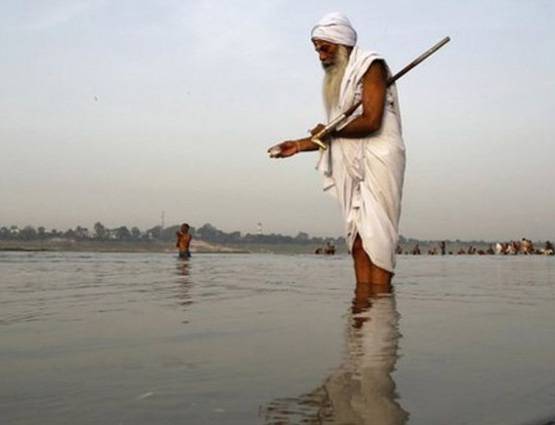 मोदी के मंत्री की हिंदुओं को सलाह, गंगा में ना करें अस्थि विसर्जन