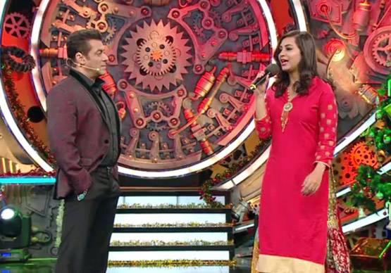 BIGG BOSS: बेघर होने पर अर्शी ने कहा- सलमान भी इससे शॉक्ड हैं