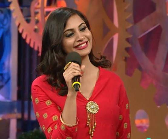 Bigg boss से बाहर अर्शी ने नहीं छोड़ा हितेन का पीछा, डिनर का प्‍लान