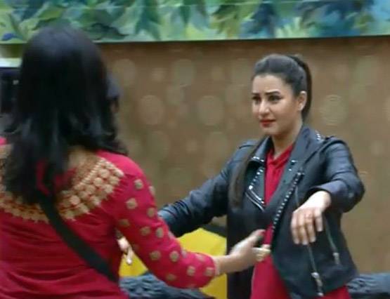 अर्शी खान के बाहर होते ही सिलेब्स दे रहे हैं इस कंटेस्टेंट को जमकर बधाई