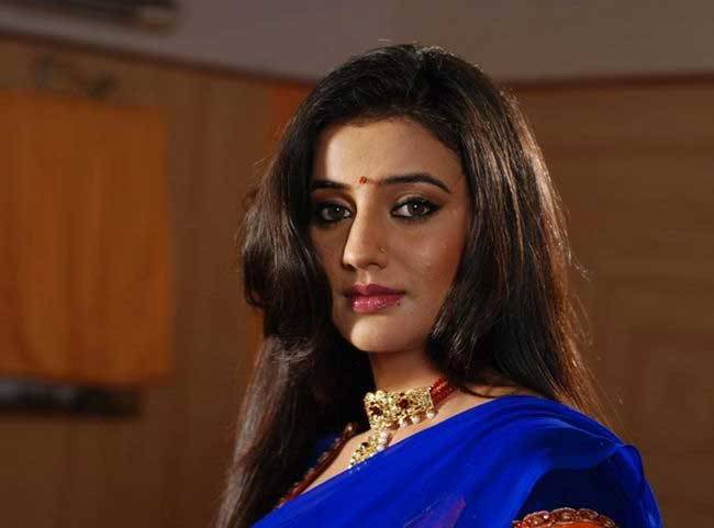 भोजपुरी हीरोइनों की बॉडी पर मजाक, कहा- रोज देते हैं 1 लीटर दूध