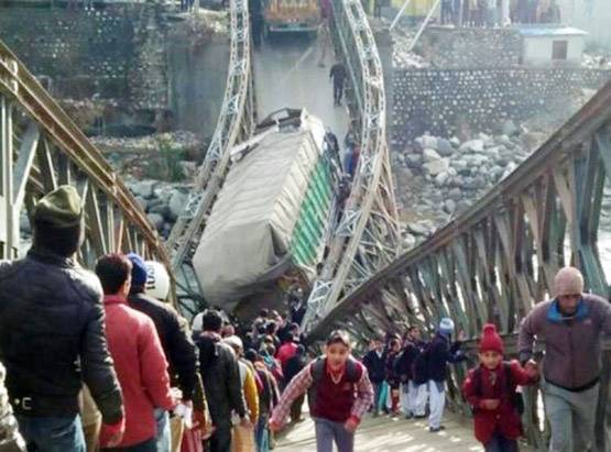 28 कदम की दूरी से बचने के लिए सरकारी बिल्डिंग में बना VIP ब्रिज