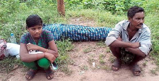 ऐसे बदल गई दाना मांझी की लाइफ: नया घर, नई बाइक और नई वाइफ