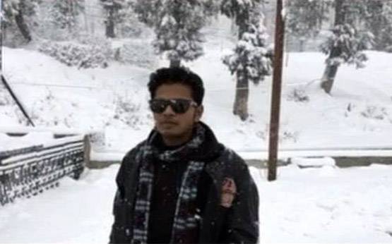 गुलमर्ग में दिलकश नजारा, देखें बर्फबारी की PHOTOS