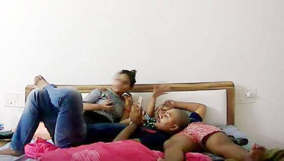 हार्दिक के 5 और सेक्स वीडियो वायरल, लड़की के साथ दिखे कमरे में