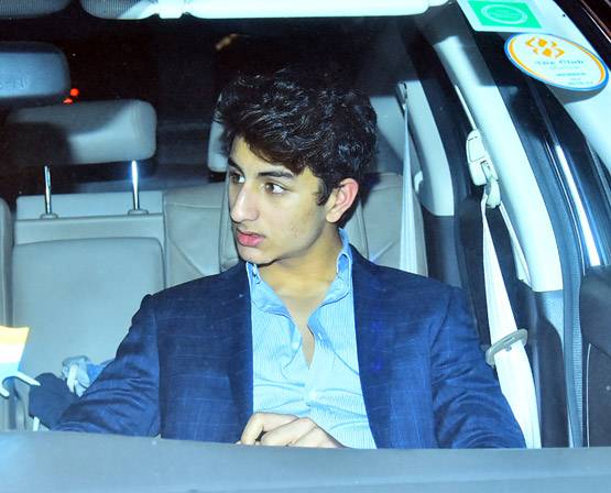 करीना ने रखी क्रिसमस पार्टी, 'बॉयफ्रेंड' संग पहुंची करिश्मा