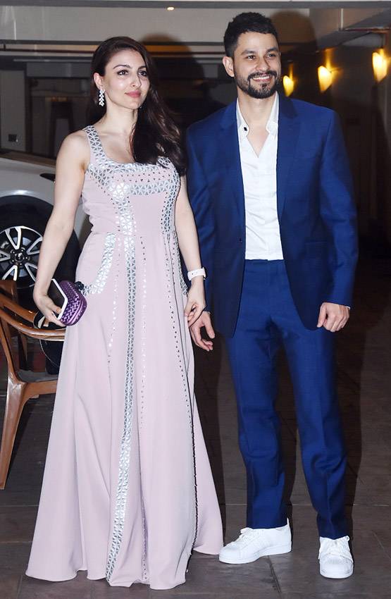 करीना ने रखी क्रिसमस पार्टी, 'बॉयफ्रेंड' संग पहुंची करिश्मा