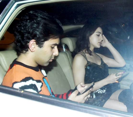 करीना ने रखी क्रिसमस पार्टी, 'बॉयफ्रेंड' संग पहुंची करिश्मा