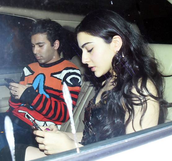 करीना ने रखी क्रिसमस पार्टी, 'बॉयफ्रेंड' संग पहुंची करिश्मा