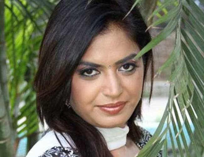 भोजपुरी हीरोइनों की बॉडी पर मजाक, कहा- रोज देते हैं 1 लीटर दूध