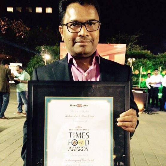 40 रुपये सैलरी में करता था वेटर की नौकरी, ये काम कर बना करोड़पति!