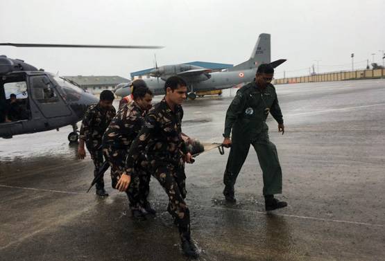 'ओखी' का विकराल रूप: केरल, तमिलनाडु के बाद गुजरात में अलर्ट