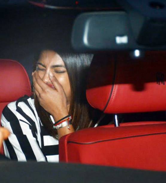 आलिया-प्रियंका का हैंगआउट, यूं हंसती नजर आईं देसी गर्ल