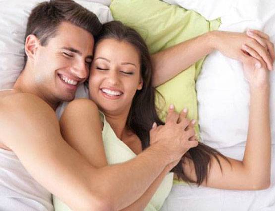 जानें कितनी देर तक बेडरूम में 'प्यार' पाना चाहती हैं औरतें...