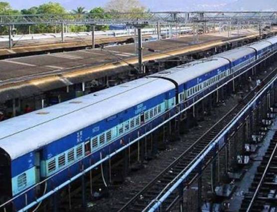 IRCTC को आधार से करें लिंक, पाएं मुफ्त यात्रा का मौका