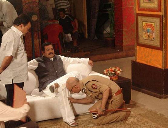 मोदी-योगी की ये फोटो देख कहेंगे- ऐसा फर्जीवाड़ा अगले साल ना कीजो!