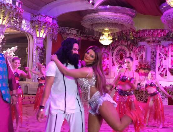 क्या कंडोम एड बंद करने का फैसला राखी सावंत के खिलाफ साजिश है?