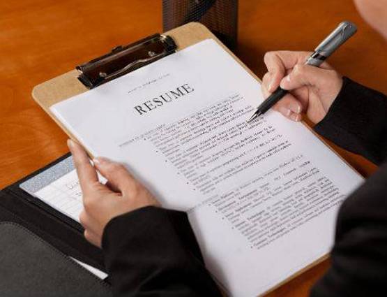 रिज्यूमे में नहीं लिखें ये बातें, हाथ से जा सकती है नौकरी