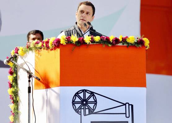 ...जब राहुल ने चूमा अपनी मां का माथा, देखें PHOTOS