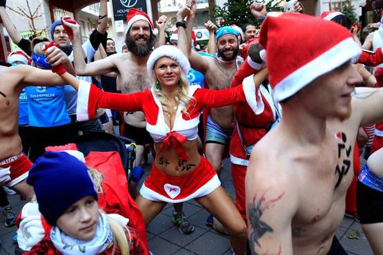 हाफ नेकेड होकर सड़कों पर उतरे लोग, जानें क्यों हुआ ये इवेंट...