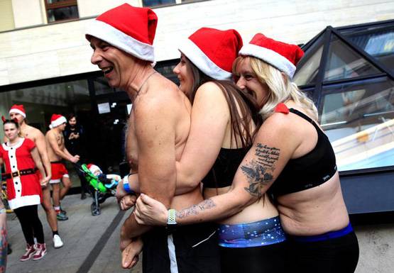 हाफ नेकेड होकर सड़कों पर उतरे लोग, जानें क्यों हुआ ये इवेंट...