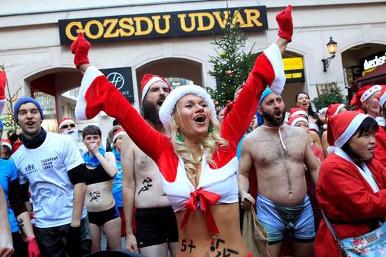 हाफ नेकेड होकर सड़कों पर उतरे लोग, जानें क्यों हुआ ये इवेंट...