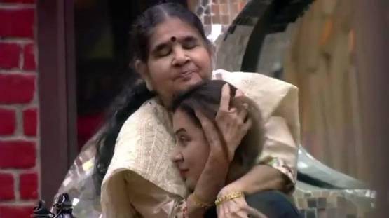 BIGG BOSS पहुंची शिल्पा की मां, कहा- मेरी बेटी को गालियां मत दो