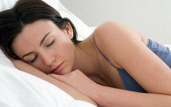 दक्षिण दिशा में पैर करके क्यों नहीं सोना चाहिए?