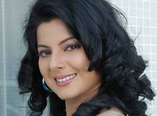 भोजपुरी हीरोइनों की बॉडी पर मजाक, कहा- रोज देते हैं 1 लीटर दूध