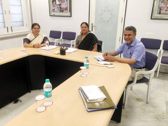 जानें- कौन हैं पहली महिला लोकसभा महासचिव स्नेहलता श्रीवास्तव