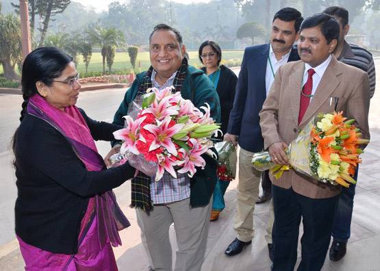 जानें- कौन हैं पहली महिला लोकसभा महासचिव स्नेहलता श्रीवास्तव