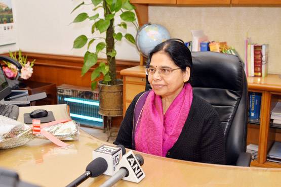 जानें- कौन हैं पहली महिला लोकसभा महासचिव स्नेहलता श्रीवास्तव