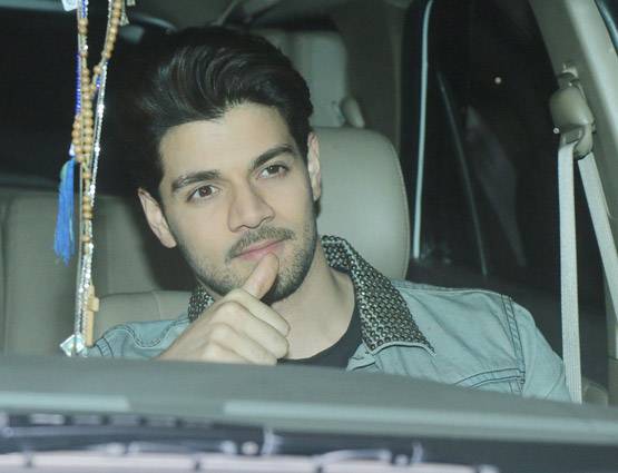 धोनी से लेकर बॉबी देओल तक ये सितारे पहुंचे सलमान के बर्थडे में