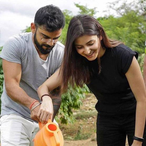 10 PHOTOS: इतना गहरा है विराट के साथ अनुष्का का प्यार