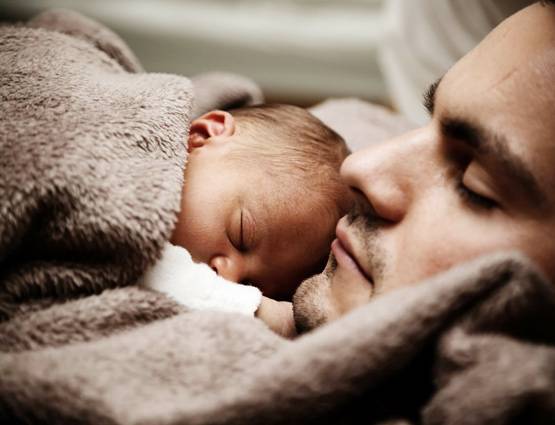 हैरान करने वाले हैं बिना कपड़ों के सोने के फायदे