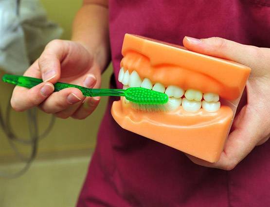 मुंह की दुर्गंध दूर करने के बेहद आसान उपाय