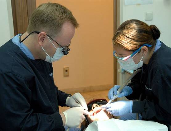 मुंह की दुर्गंध दूर करने के बेहद आसान उपाय