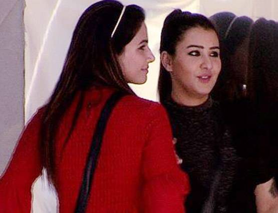 बिग बॉस के घर में 'ड्रामा क्वीन' हिना ने उड़ाया आकाश की नाक का मजाक