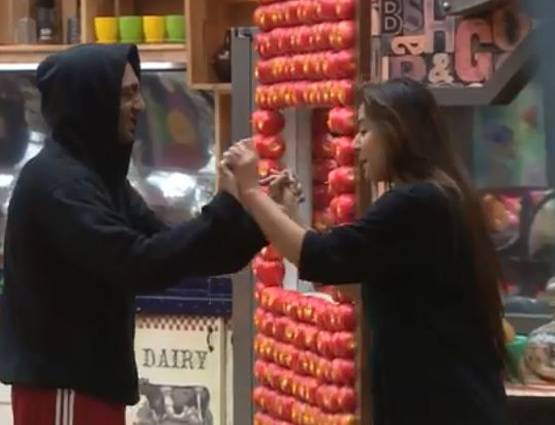 अकाश के छूने, किस करने से नाराज शि‍ल्पा ने कहा- अब किया तो...