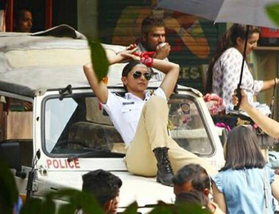 PHOTOS: बॉयफ्रेंड रणवीर को दबंग LOOK में ऐसे चैलेंज दे रही हैं दीपिका