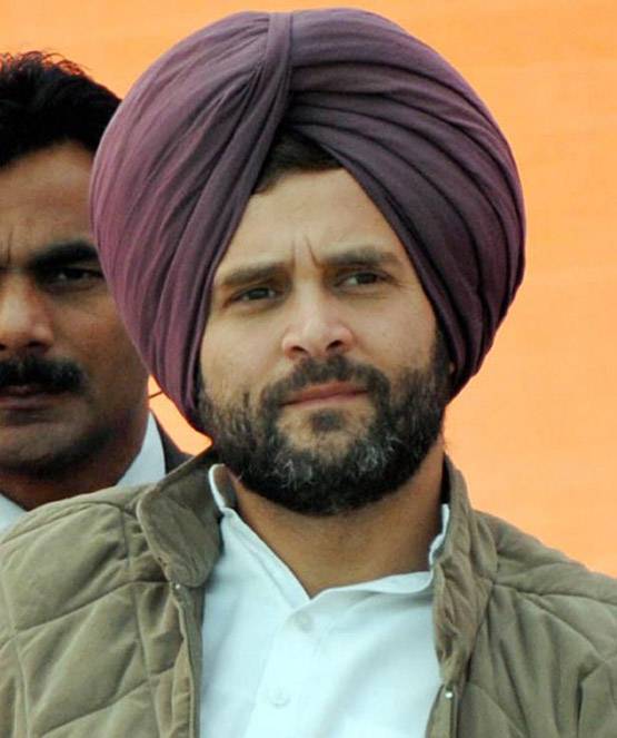 फिर सूट-बूट में दिखे राहुल गांधी, ये लुक भी हो चुके हैं VIRAL