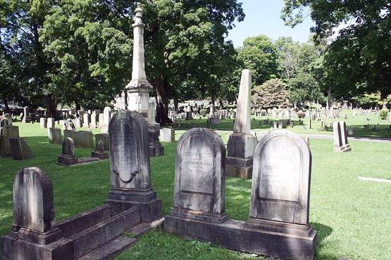 कब्रिस्तान में क्यों वर्जित है ये काम?